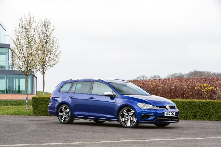  Volkswagen Golf R Estate 2017 года  (UK) (фото 5 из 31)